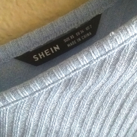 🎰 NWOT Ribbed Baby Blue Crop top - Picture 2 of 3